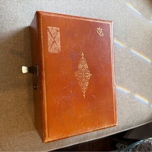 Vintage Brown Jewelry Box with iris lullaby music box